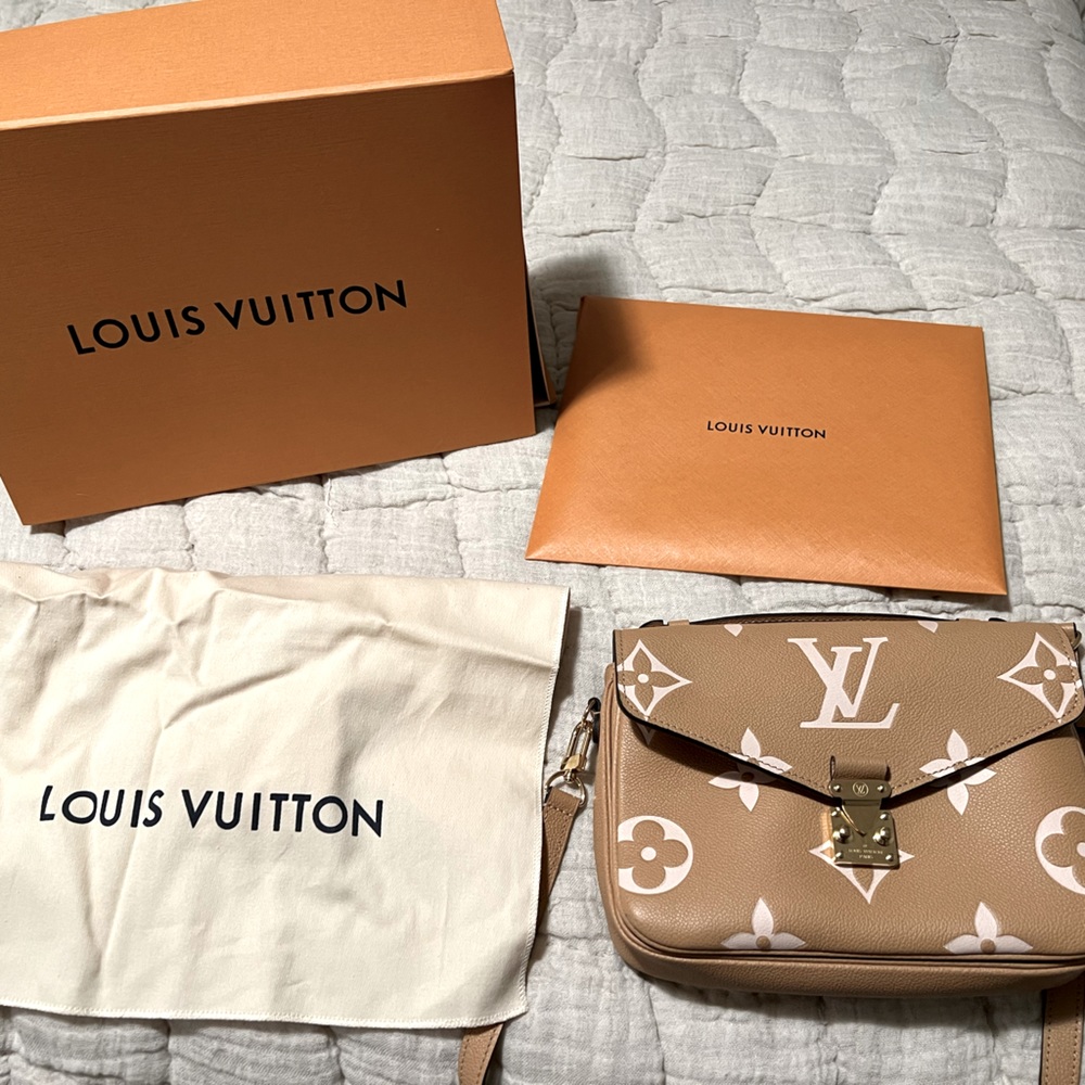 Authentic Louis Vuitton Pochette Métis